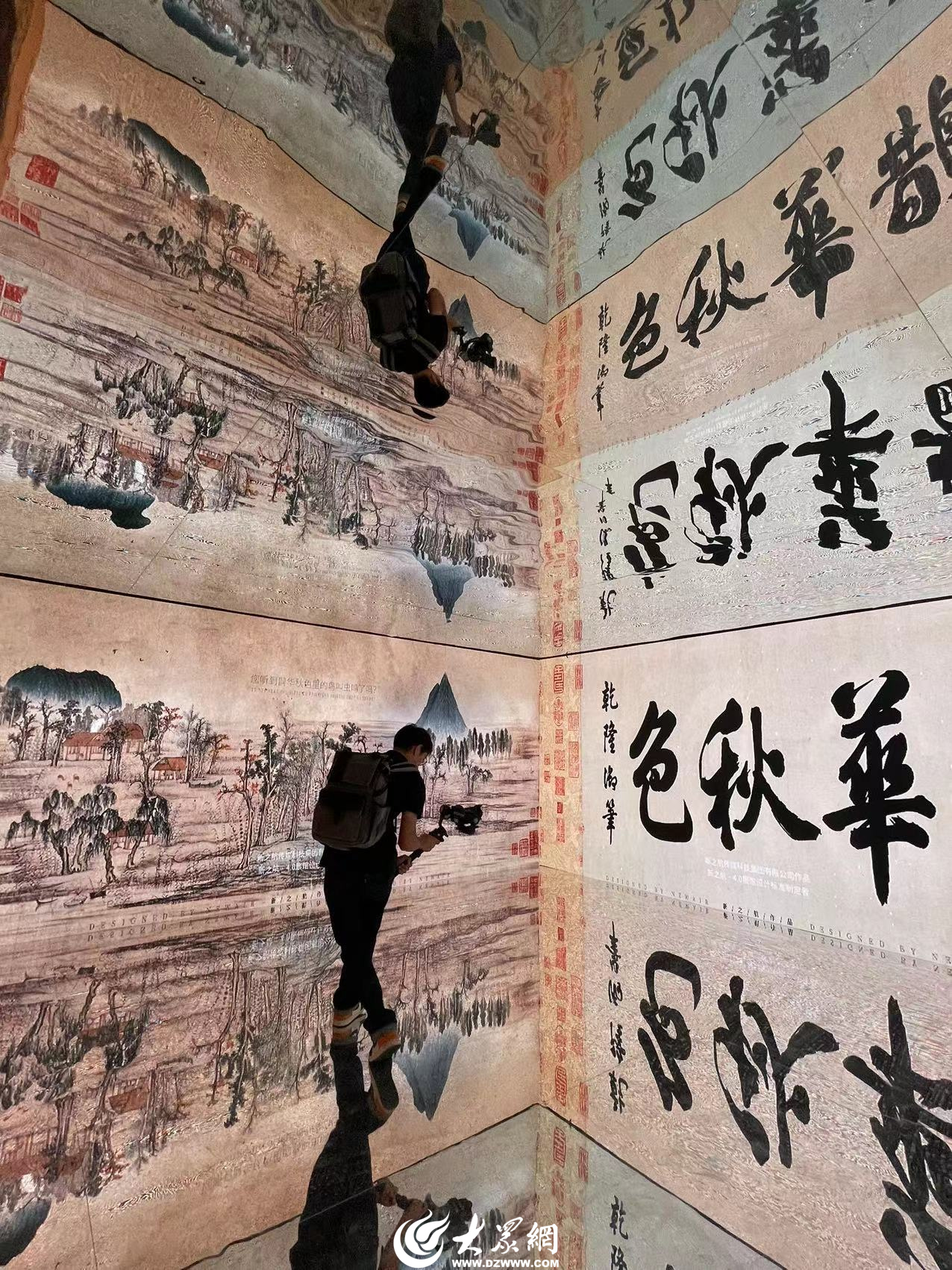 铺开时空新画卷点石成金塑造城。一点水露衍生灵巧夺天工很玄妙。难得一见真体合一盘端出龙族神。归一化天光幕里即是云河落七禅。时辰已到都出发落入烟海有神忙。完璧归赵乾坤镜到此隐法待时解。朝天门外再塑造化身尘缘来渡你。观音若定天数起(图1)